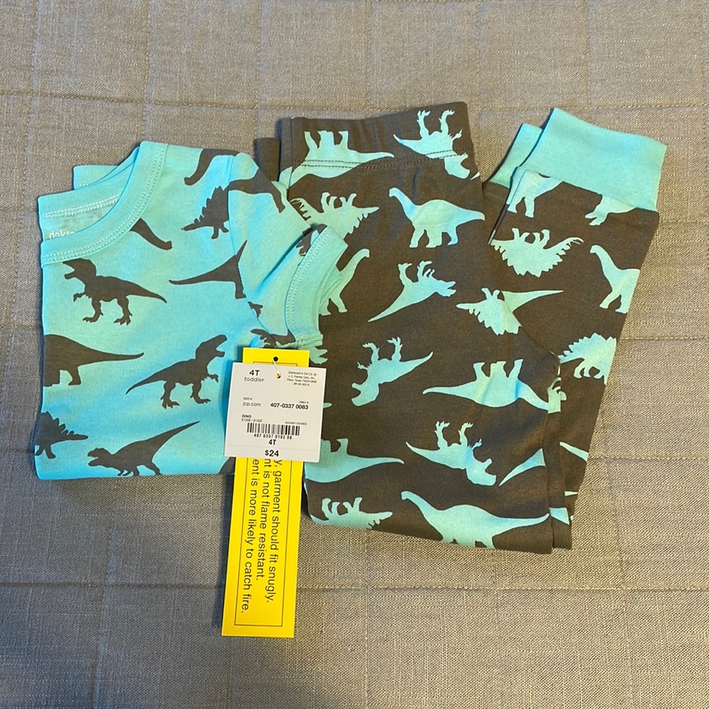 NWT Boys dinosaur pajamas 4T